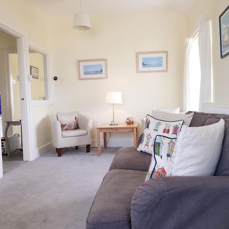 Bryn Gors-3 Bed-First Floor Apt- Yards From Beach Trearddur Exteriör bild