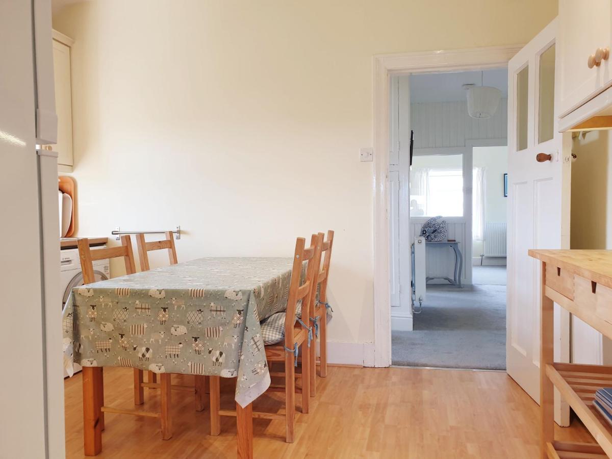 Bryn Gors-3 Bed-First Floor Apt- Yards From Beach Trearddur Exteriör bild