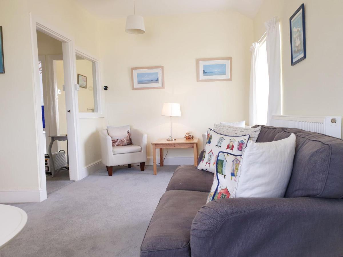 Bryn Gors-3 Bed-First Floor Apt- Yards From Beach Trearddur Exteriör bild