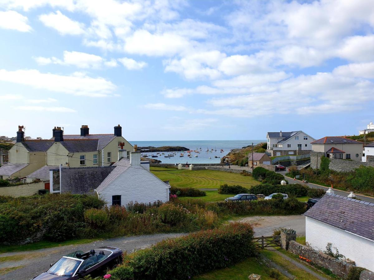 Bryn Gors-3 Bed-First Floor Apt- Yards From Beach Trearddur Exteriör bild