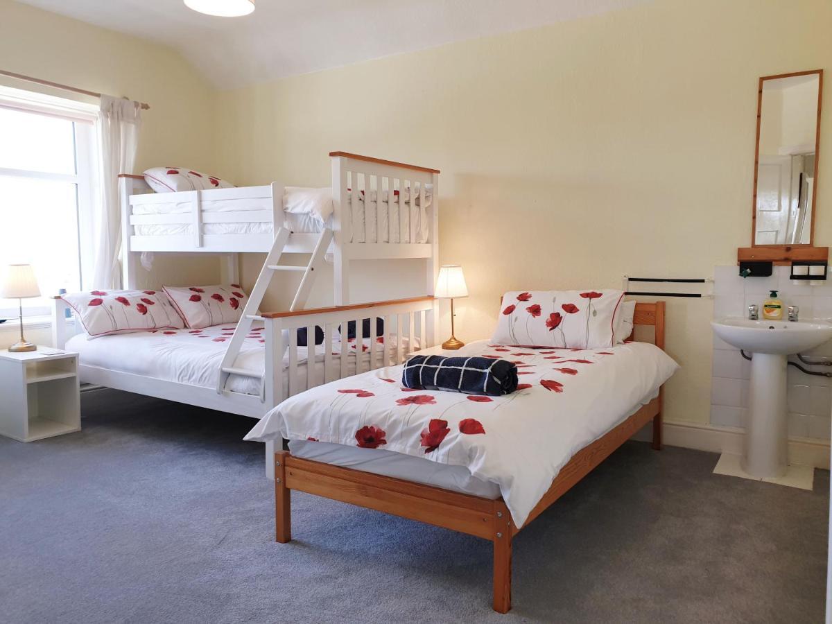 Bryn Gors-3 Bed-First Floor Apt- Yards From Beach Trearddur Exteriör bild