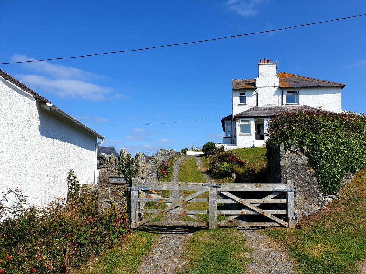 Bryn Gors-3 Bed-First Floor Apt- Yards From Beach Trearddur Exteriör bild