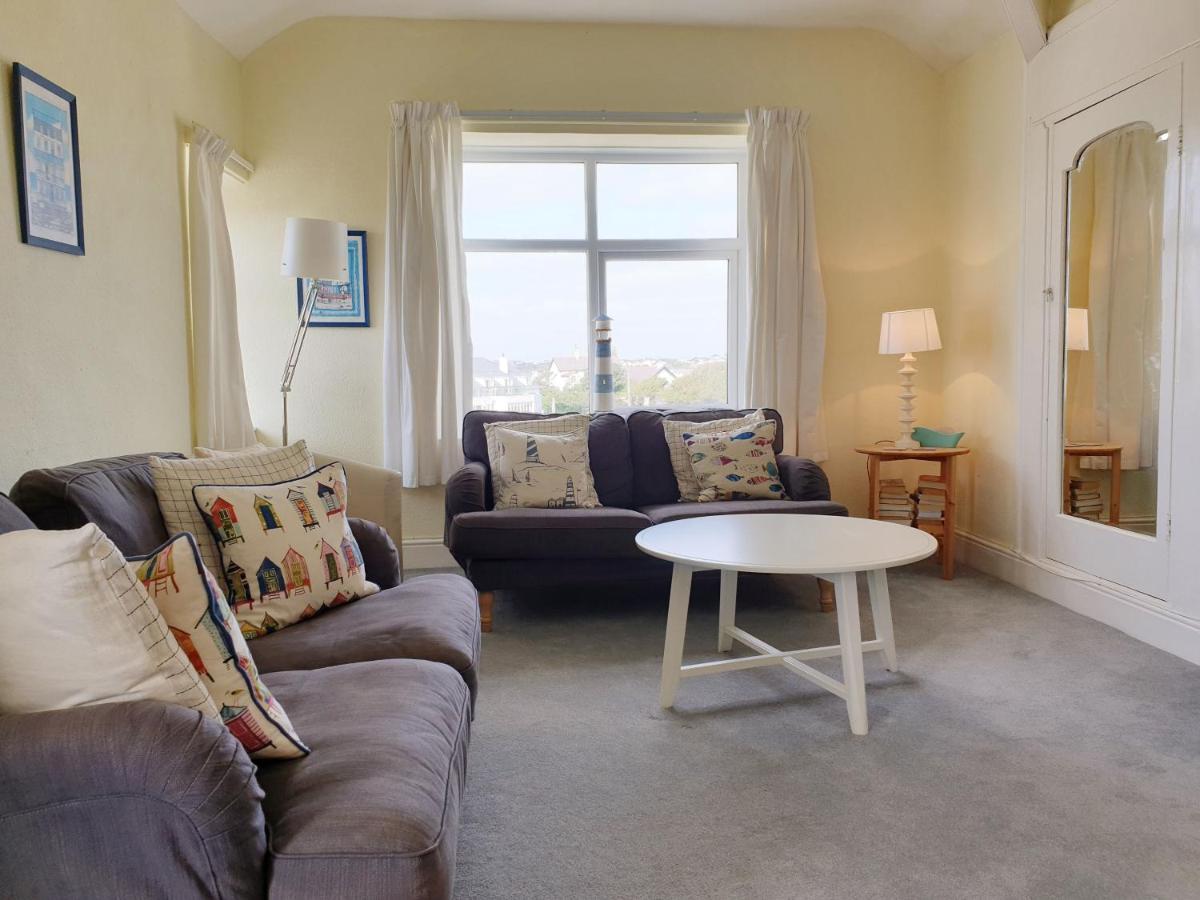 Bryn Gors-3 Bed-First Floor Apt- Yards From Beach Trearddur Exteriör bild