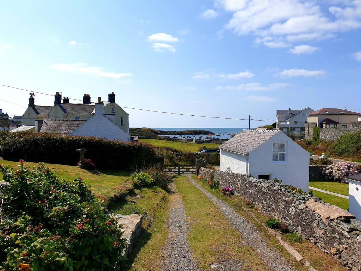 Bryn Gors-3 Bed-First Floor Apt- Yards From Beach Trearddur Exteriör bild